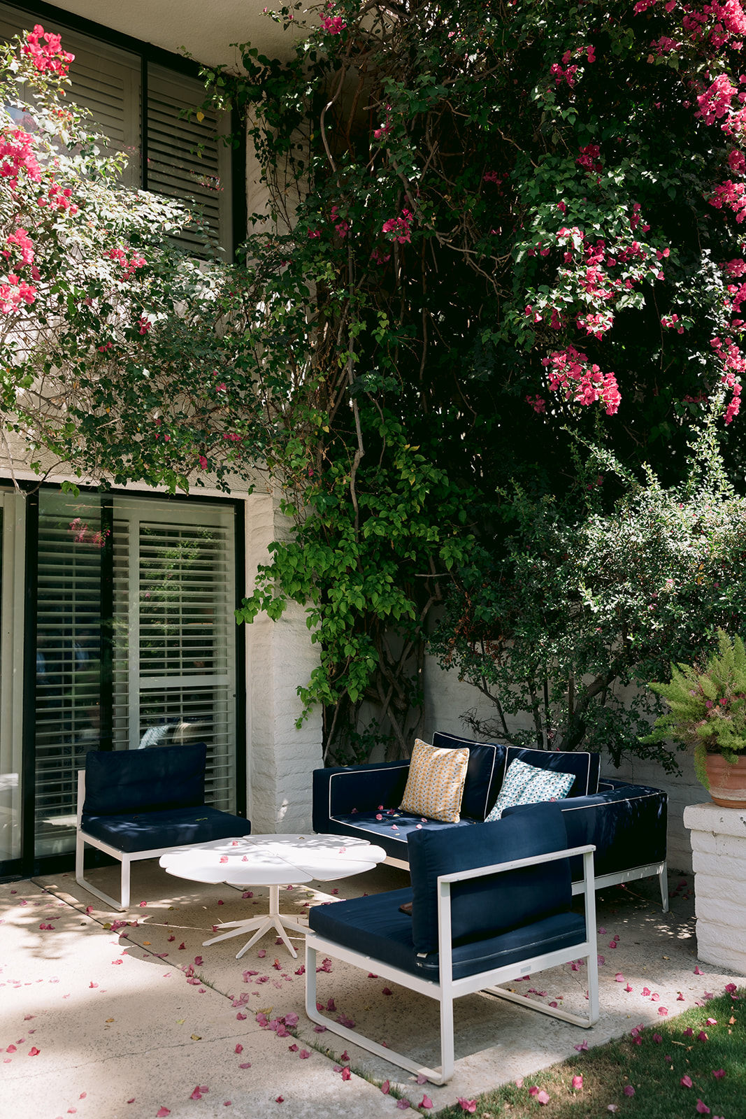 The outdoor patio of a hotel room in the Parker Palm Springs wedding venue.